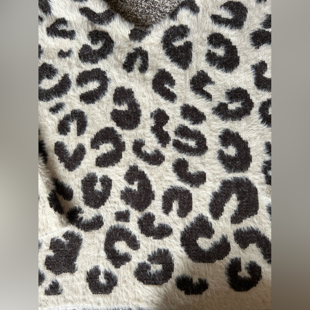 POL oversized animal print thick fuzzy warm sweater size medium - Picture 9 of 9